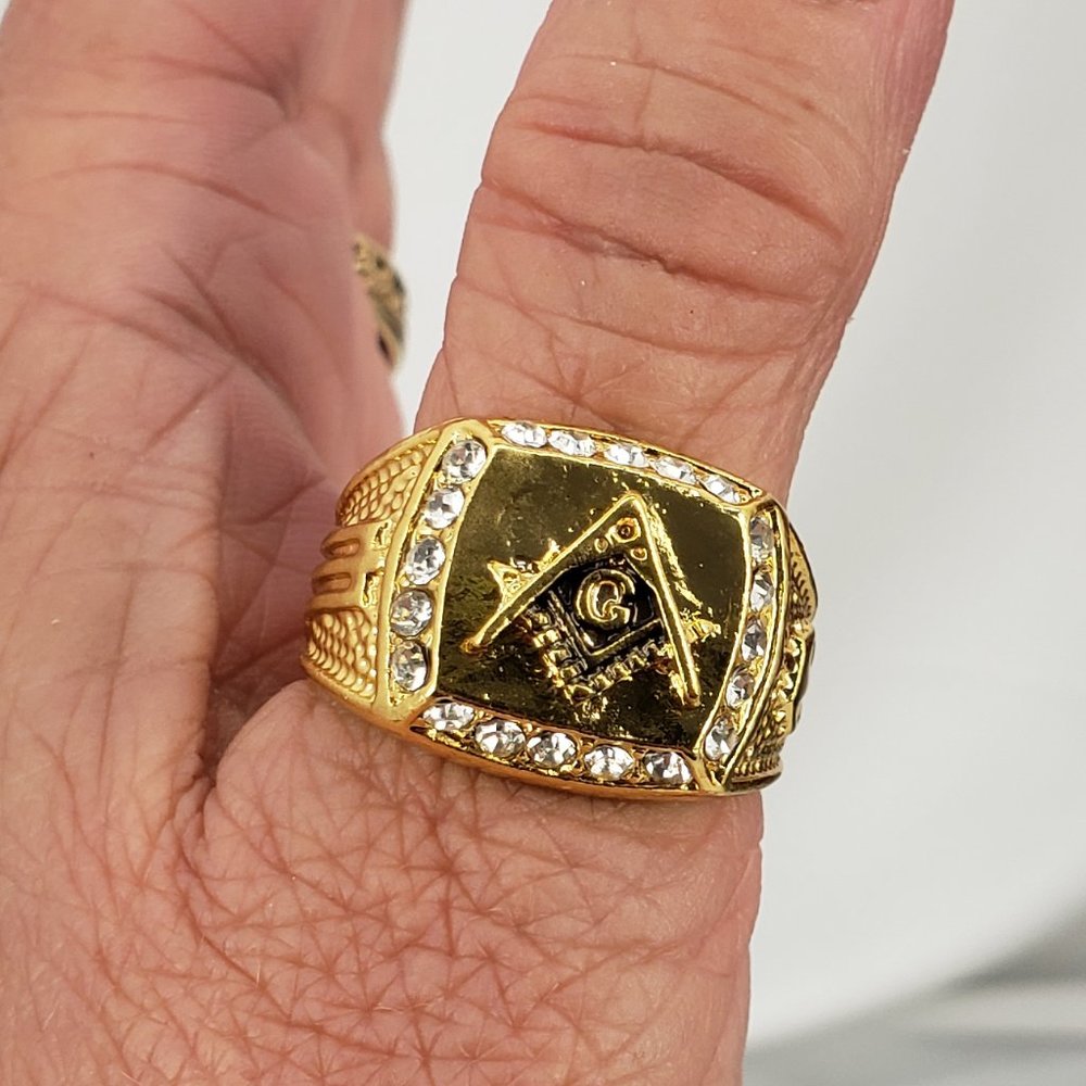 Gold tone Freemason Ring - Picture 4 of 4